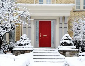Готовимся к зиме правильно: как выбрать надежные входные двери с терморазрывом