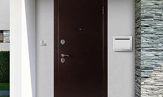 Как покрасить входную металлическую дверь самостоятельно: пошаговая инструкция и рекомендации по выбору краски Как покрасить входную металлическую дверь самостоятельно: пошаговая инструкция и рекомендации по выбору краски