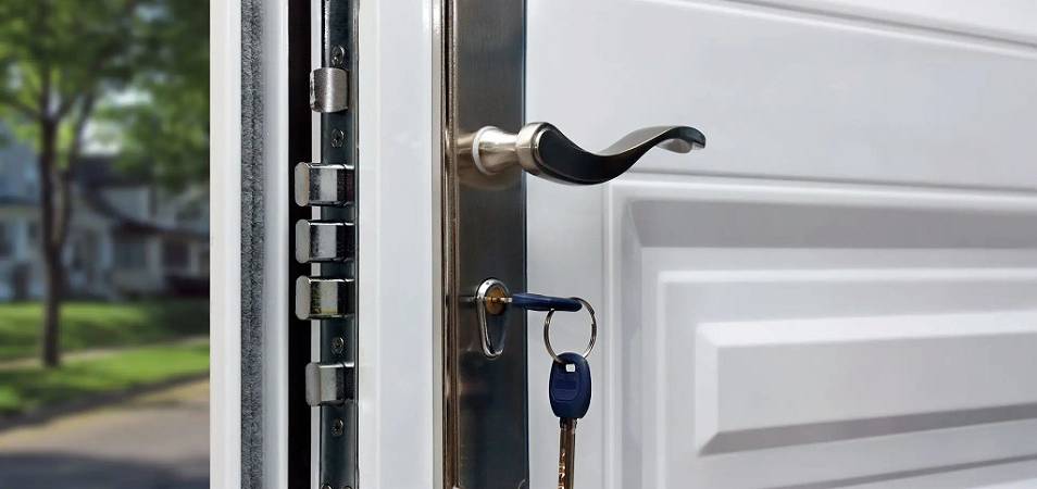 Как вытащить сломанный ключ из дверного замка