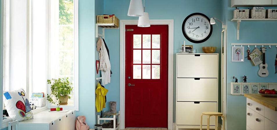 Красные двери: особенности и варианты использования в интерьере с фото-примерами