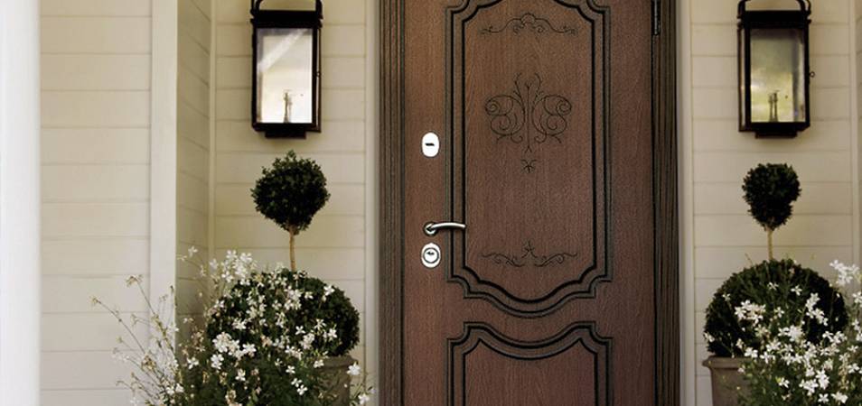 Как правильно обить дермантином деревянную и металлическую входную дверь