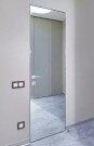 Дверь скрытого монтажа invisible-800, с зеркалом, серебро, кромка алюминиевая матовый хром, каркасно-щитовая