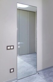 Дверь межкомнатная invisible-800, зеркальные, серебро, глухая, скрытая, кромка алюминиевая матовый хром, каркасно-щитовая