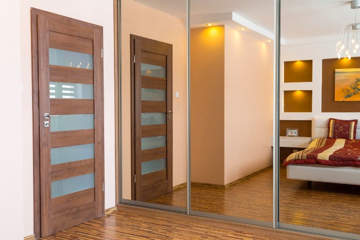 Межкомнатная дверь с ПВХ покрытием создаёт отличную шумоизоляцию и отлично подходит для спальни