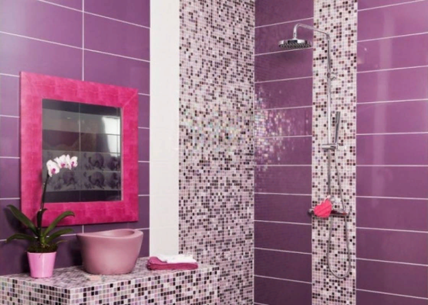 Сочетание керамической плитки и мозаики в оформлении ванной комнаты