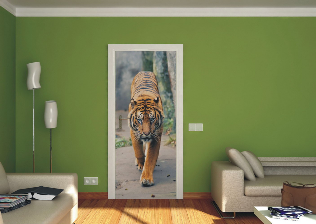 Фотообои на дверь с крадущимся тигром