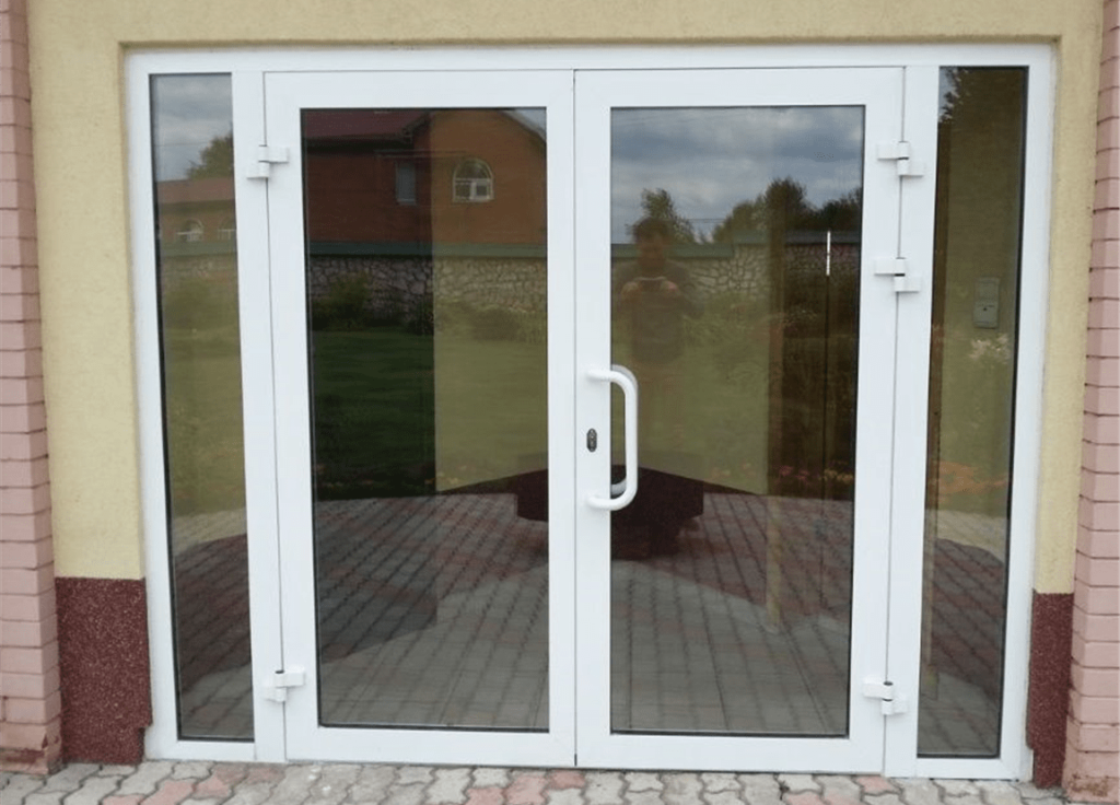 Алюминиевая входная дверь с двухкамерным стеклом