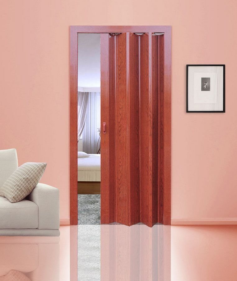 Дверь-гармошка, покрытая шпоном