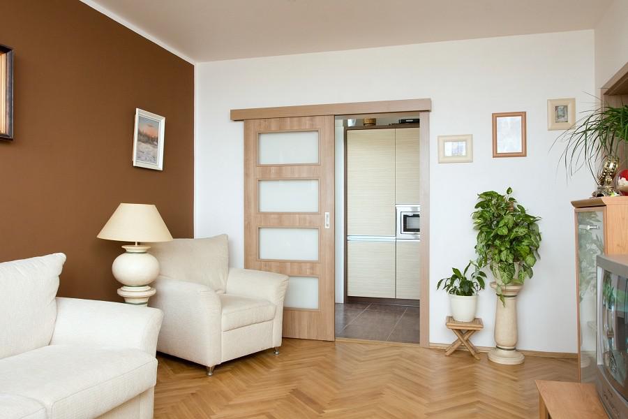Сдвижные двери в маленькой гостиной