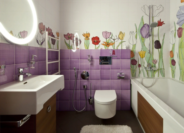 Плитка контрастных цветов в интерьере маленькой ванной комнаты