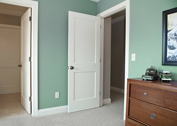 Поворотные механизмы дверных ручек с защёлкой можно использовать в комнатах любого назначения