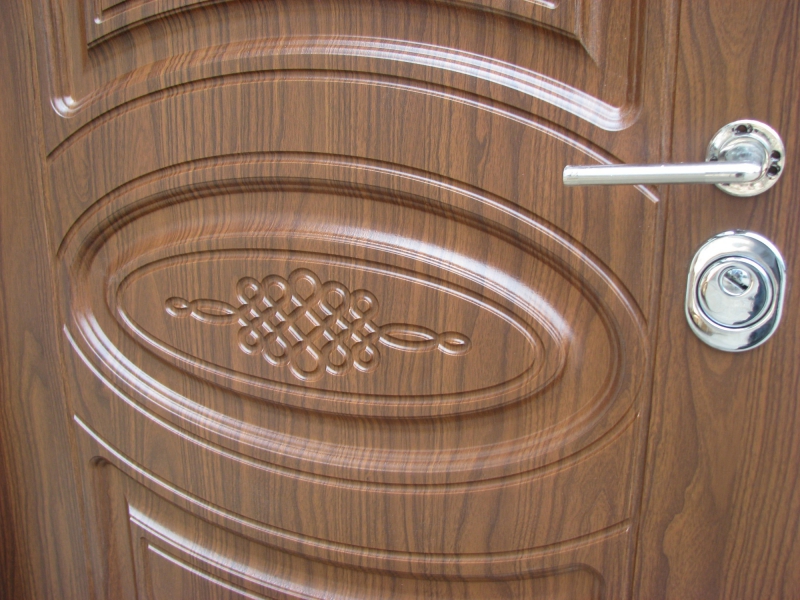 Пример отделки входной двери изнутри МДФ