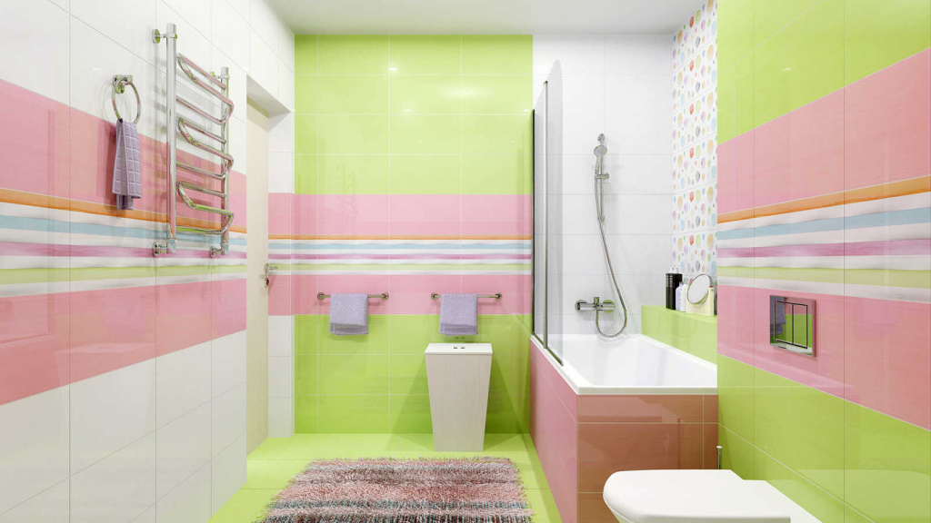 Горизонтальные полосы из плитки визуально увеличивают помещение маленькой ванной