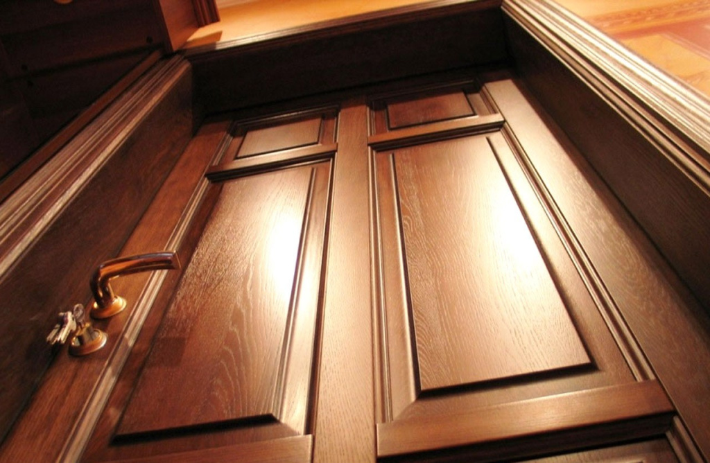 Красивые и долговечные межкомнатные двери из массива или с покрытием натуральным шпоном