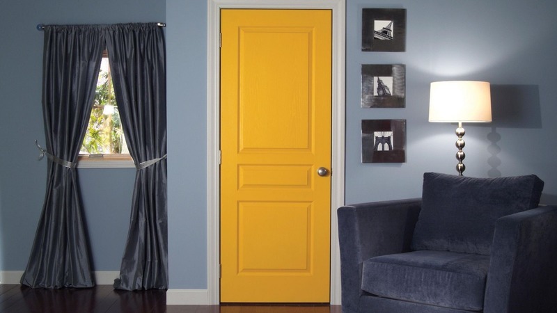 Крашенная желтая межкомнатная дверь с коробом из МДФ