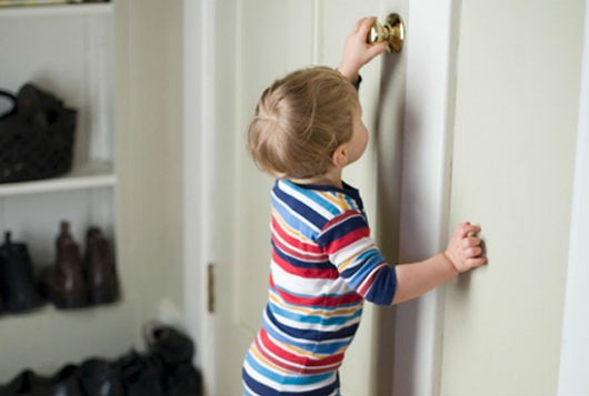 Ребенок может нечаянно заблокировать дверь комнате