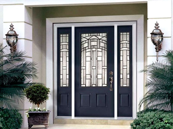 Модель входной двери из окрашенного алюминия со стеклянными вставками