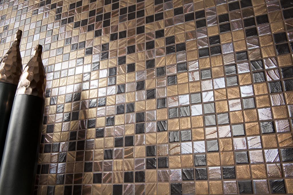 Керамическая мозаика в ванной рельефная