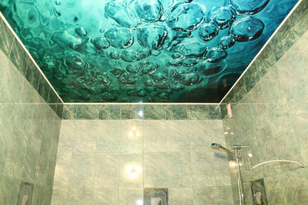 Натяжной потолок в ванной с 3Д эффектом