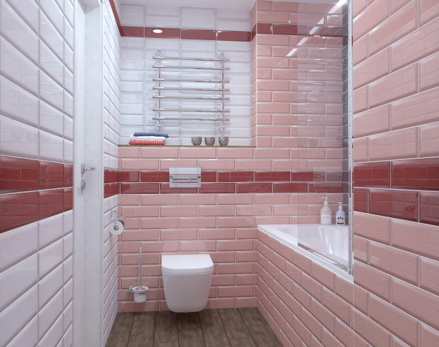 Сочетание белой и розовой плитки в интерьере маленькой ванной комнаты