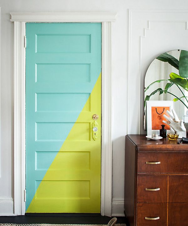 Вариант цветового решения крашеной двери