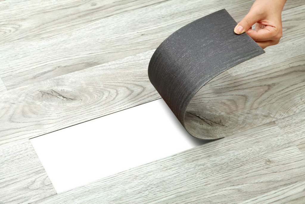 Ламинат или ПВХ-плитка: что лучше, чем отличаются, фото