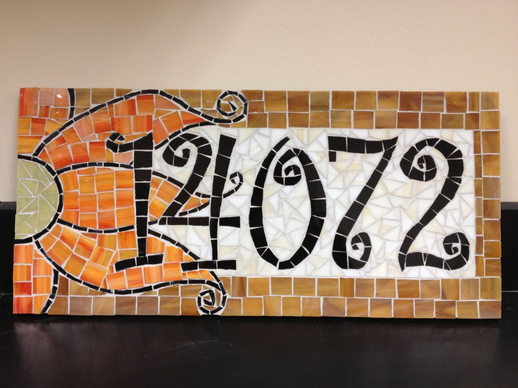 Табличка на дом из плитки