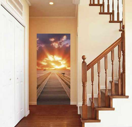 Декор двери с изображением восходящего солнца