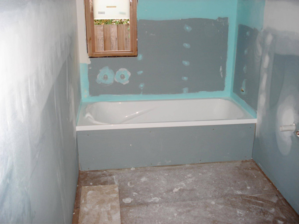 Выравнивание стен ванной влагостойким гипсокартоном 