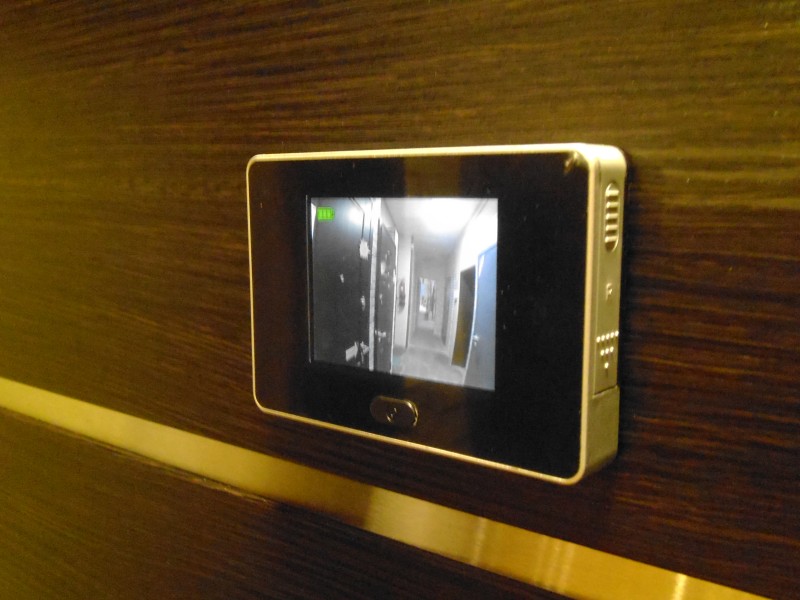 Блок управления с дисплеем для видеоглазка входной двери