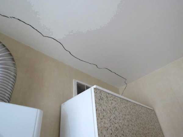 Потолок с дефектом отделки