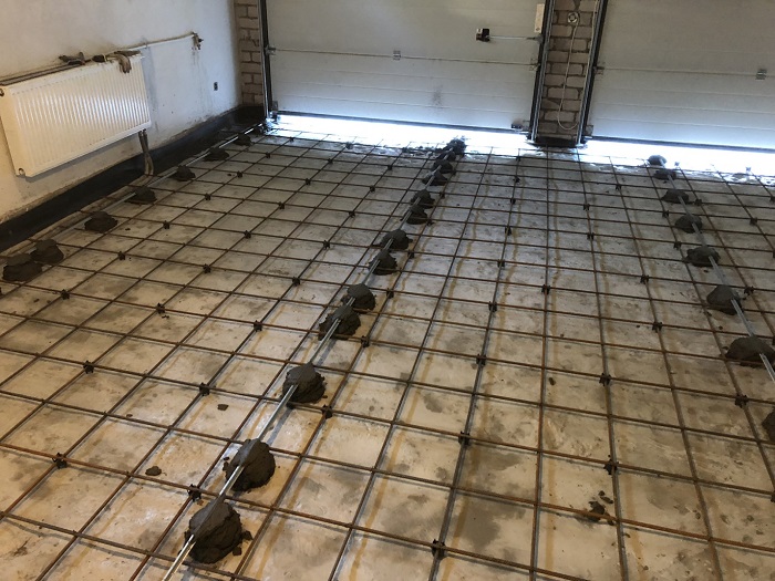 Заготовка к заливке бетонного пола для гаража