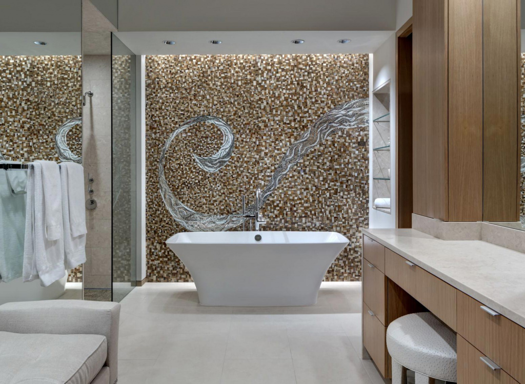 С помощью мозаичной плитки на стенах можно создать шикарный интерьер ванной комнаты