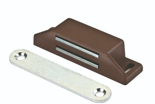 Комплектация простой магнитной защёлки для двери