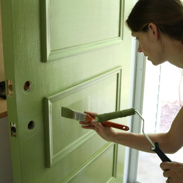 Смена цвета эмалевого покрытия двери