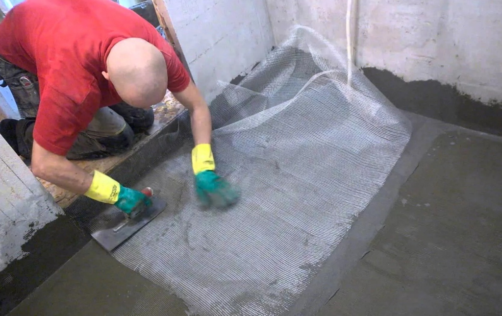 Работы по проведению обмазочной гидроизоляции ванной под плитку