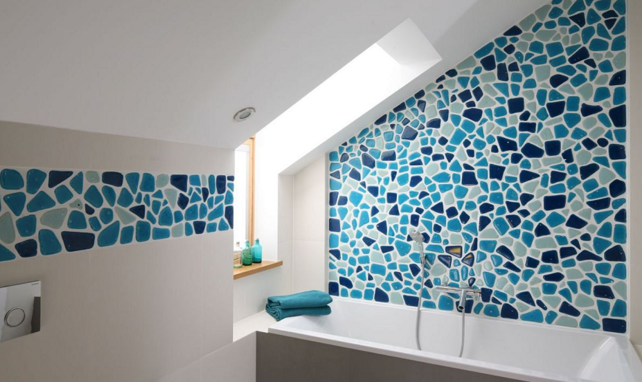 Мозаика необычной формы в оформлении ванной комнаты