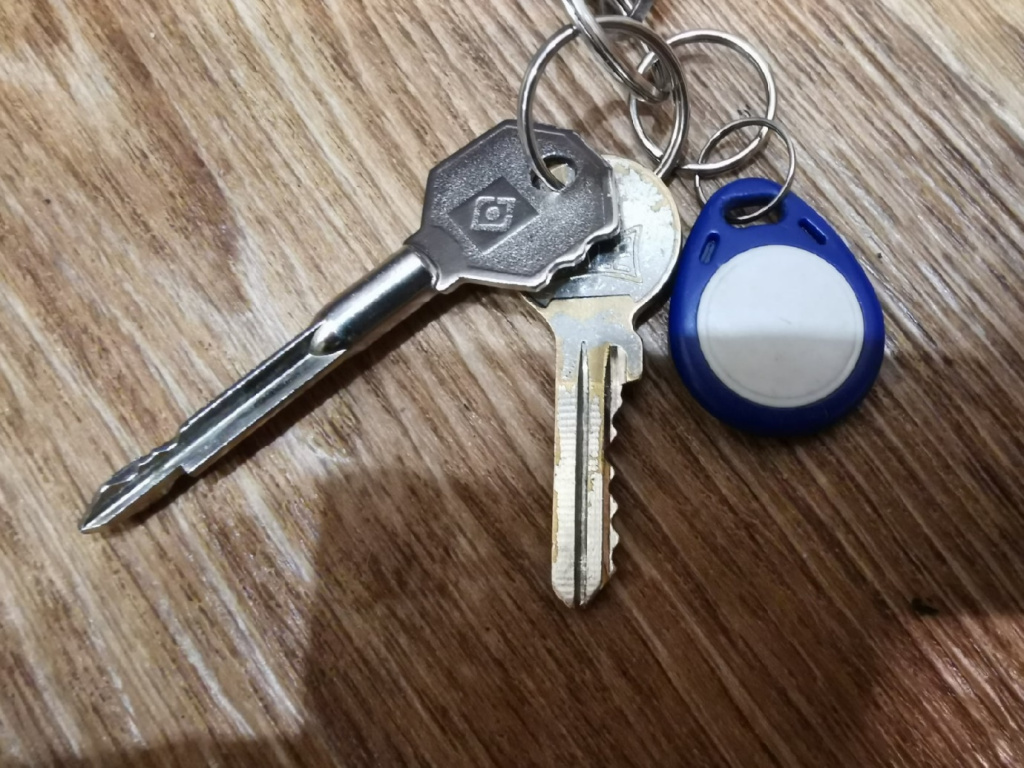 В связке домофонный ключ может быть поврежден