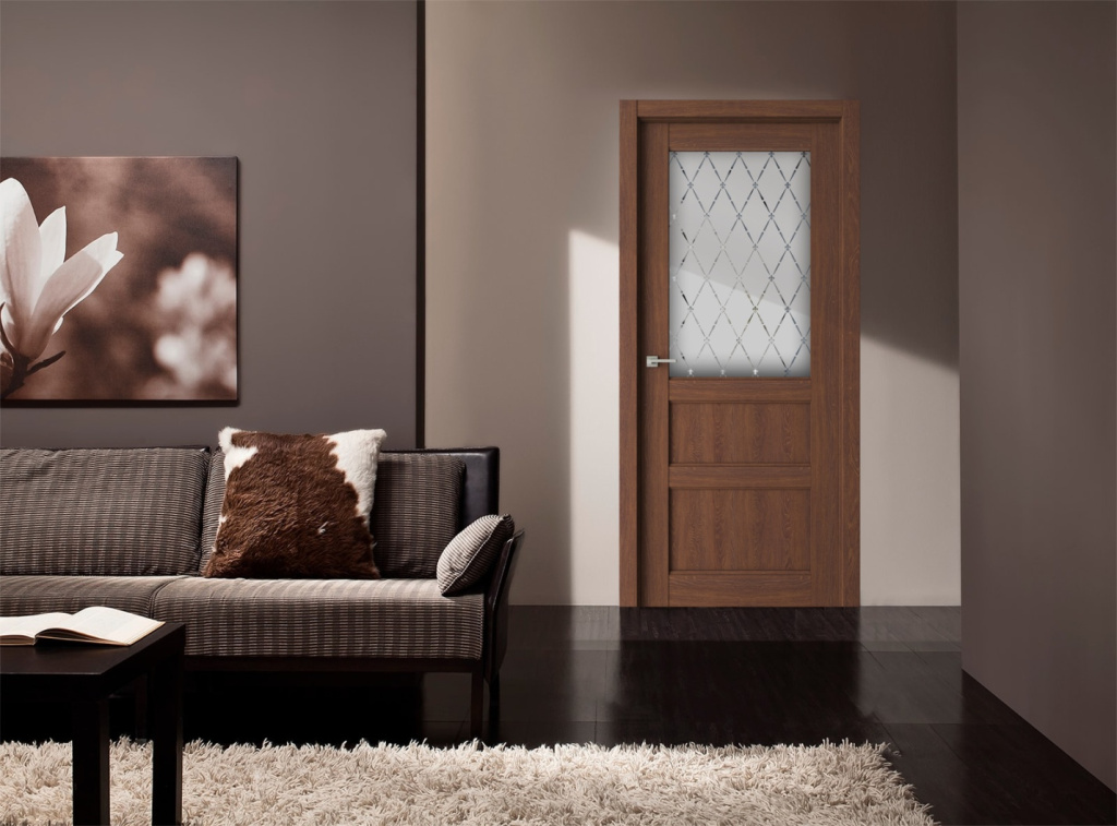 При окраске поверхностей лучше сначала сделать финишную отделку стен, чтобы сохранить привлекательный внешний вид дверей