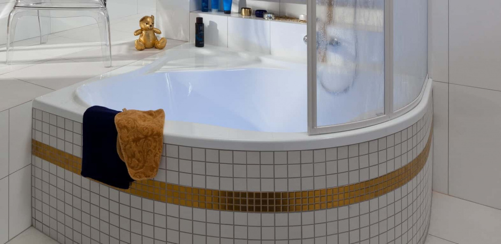 С помощью гипсокартона можно создать экран под ванной любой конфигурации