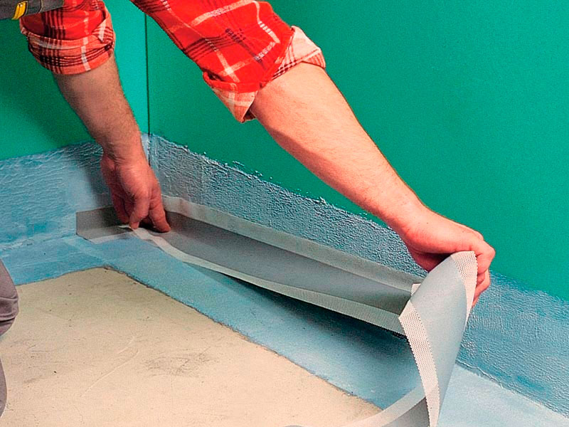 Специальная гидроизоляционная лента для стыков стен и пола ванной