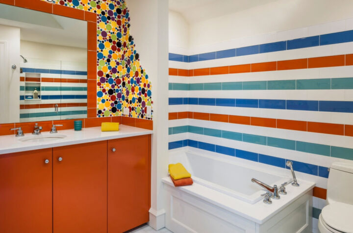 Какими красками делать роспись стен в ванной комнате?