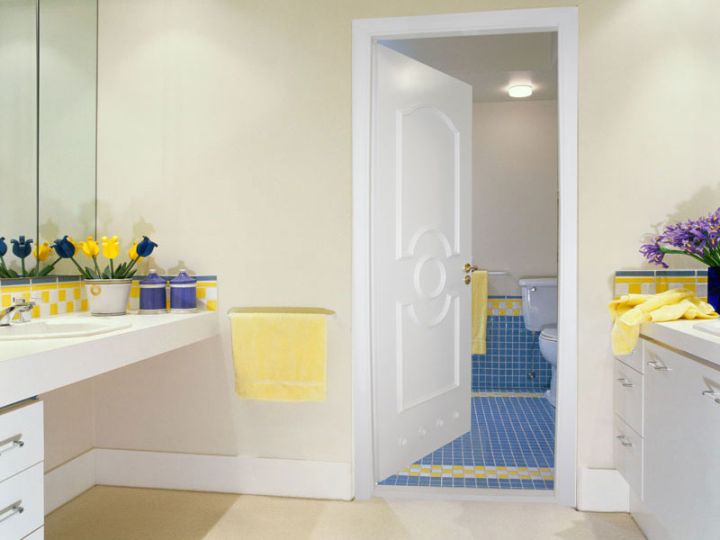 Как установить двери в туалете и ванной комнате | Блог компании Dorbex