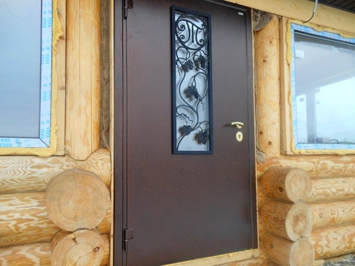 Входные металлические двери в баню в СПб.