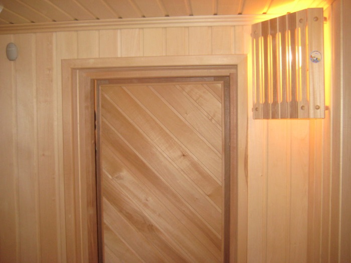 Деревянные двери для бани и сауны из кедра