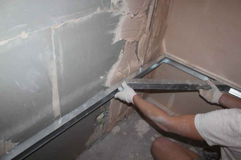 Выравнивание стен в ванной под укладку плитки