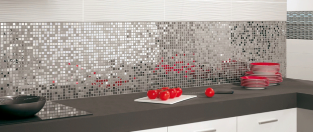 Использование мозаики в качестве облицовки стены на кухне