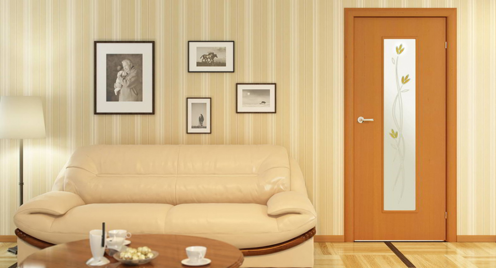 Недорогая ламинированная дверь имеет незамысловатый дизайн и использование самого дешевого вида пленки