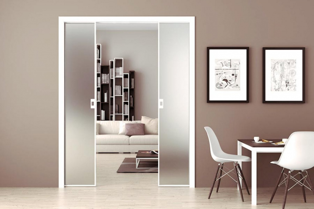 Раздвижные двери компактны и актуальны не только для маленьких помещений, но и для больших комнат