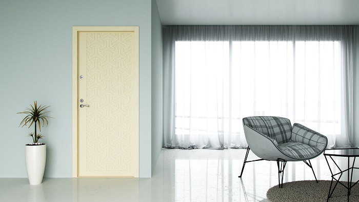 Светло-кремовая межкомнатная дверь со звукоизоляцией в гостиной